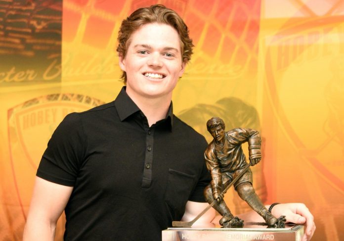 Cole Caufield foi o vencedor do Hobey Baker Award de 2021 (Reprodução: Hobey Baker Foundation).
