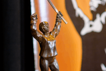 Trófeu do Patty Kazmaier Award (Reprodução: The USA Hockey Foundation)